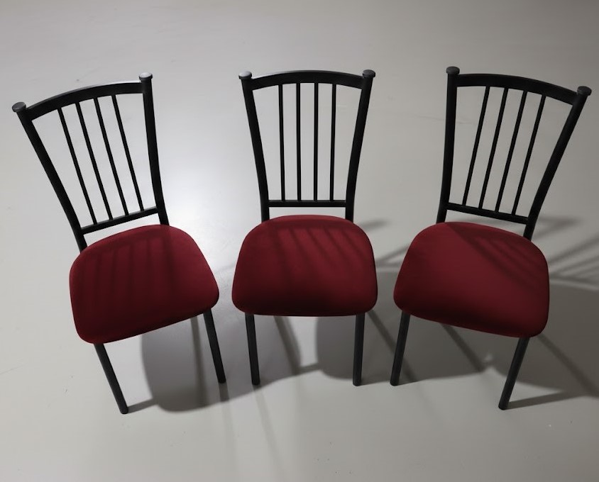 Sillas metálicas en tela gris antimanchas